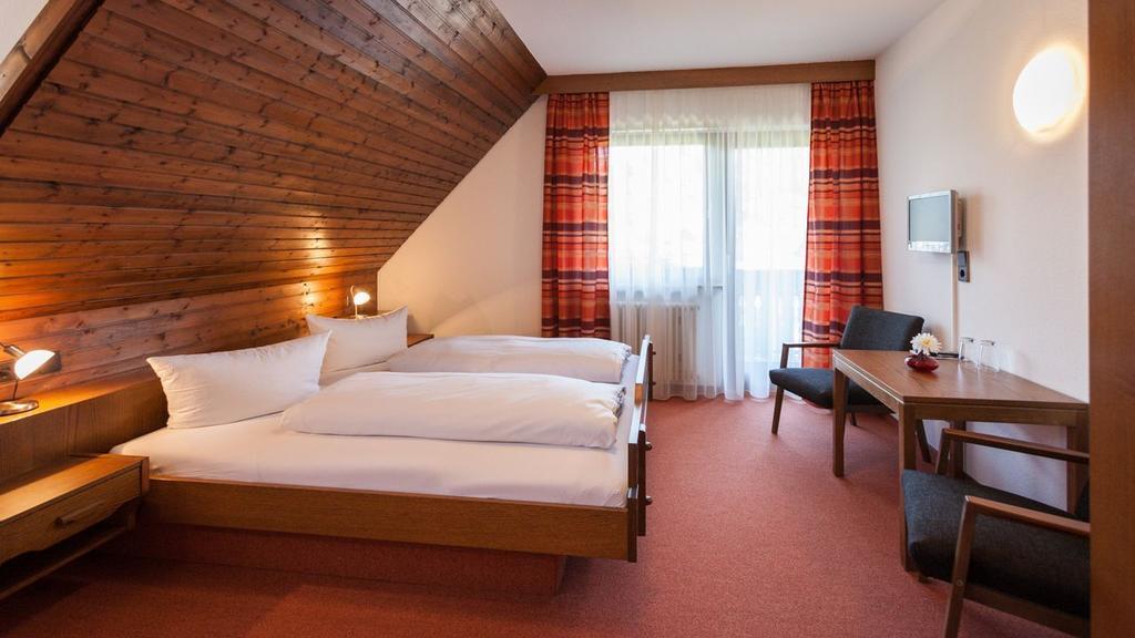 Gasthaus Zum Hirsch Gutach Rum bild